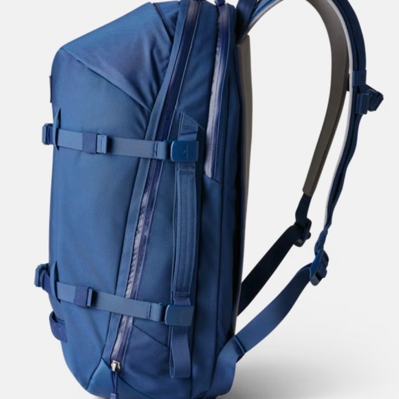 YETI NEW WITH TAGS CROSSROADS® 27L BACKPACK - Picture 3 of 12